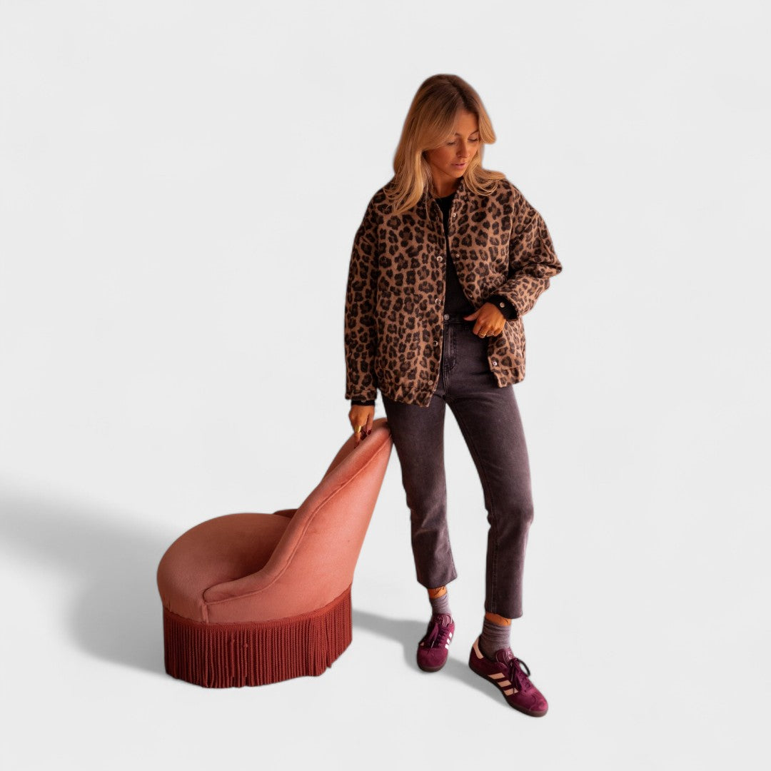 Coral - Abrigo moderno con estampado de leopardo